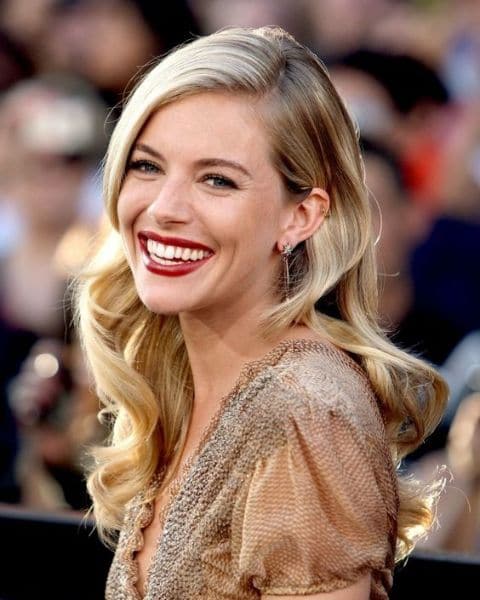Long-Wavy-Blonde-Hairstyle-for-women-with-thinning-hair-2-1