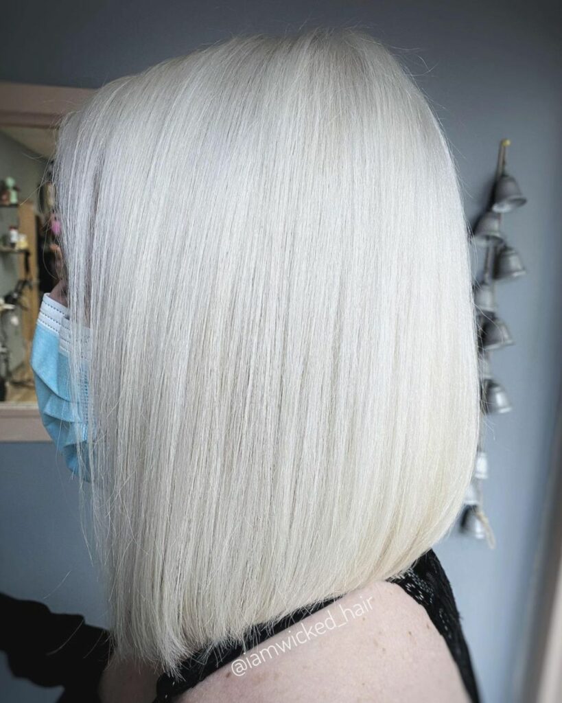 best-hair-color-for-thin-hair-Platinum-for-Thin-and-Straight-Hair
